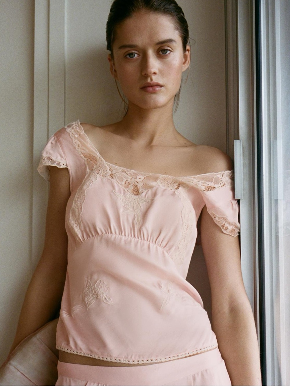 EMBROIDERED LACE SATIN EFFECT TOP